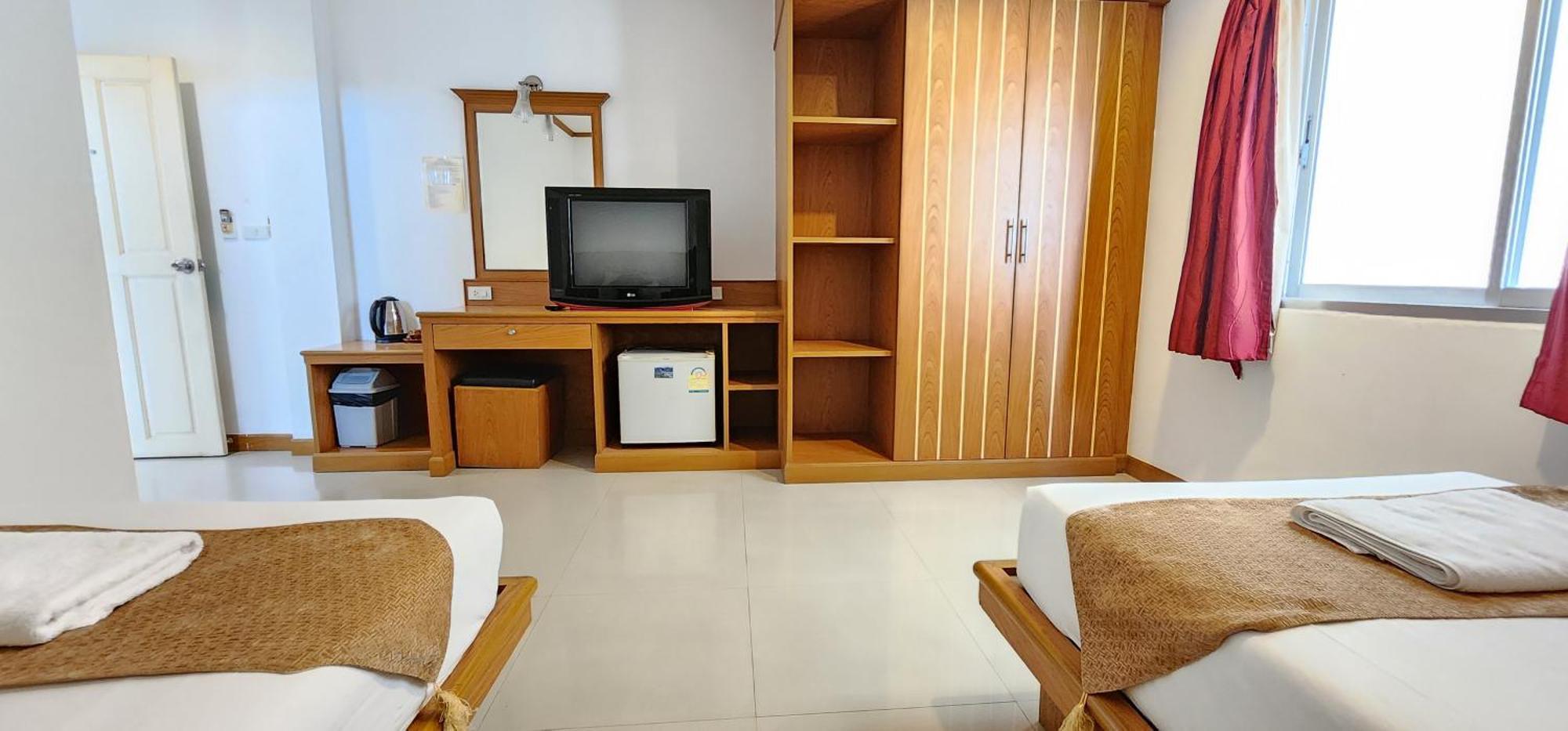 Eden Park Hotel Patong Exterior photo